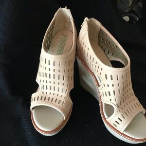 Banana republic wedged 3” heels